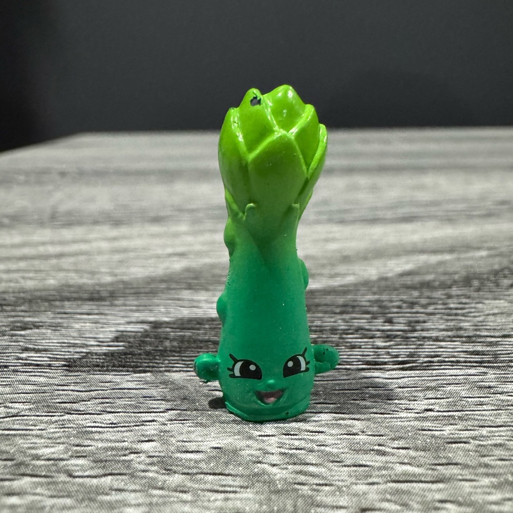 Shopkins | Fruit & Veg: Green Aspara-Gus (3-073) - Mini Collectable Figure